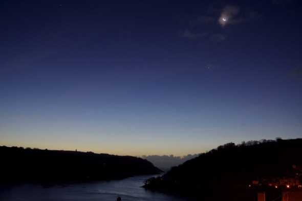 12 November 2020 - 06-33-03
You'll all know that's the moon high in the sky early on this morn. But what the planet below ? Yes, it's Venus. It's always ****ing Venus.
--------------------------
Moon and Venus over Gallants Bower, Dartmouth